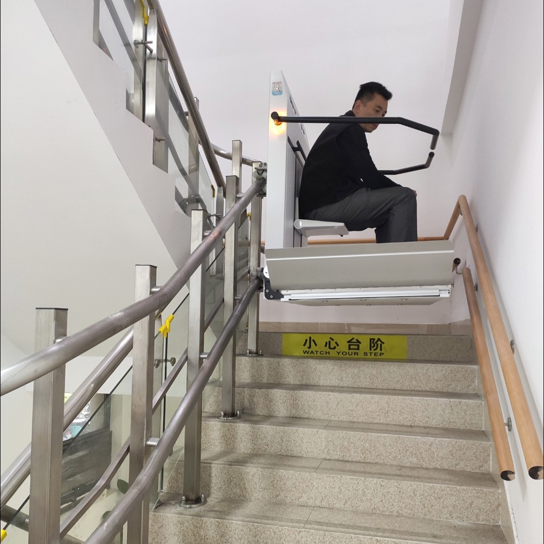 坡道升降平台 无障碍爬楼电梯生产云南 车站轮椅通道